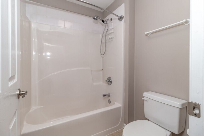 Building Photo - Private, 5 bedroom, 3.5 bath, Evans home-overlooking the woods!