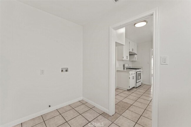 Building Photo - 14722 Strathern St