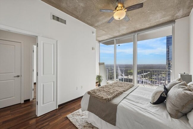 Building Photo - 360 Nueces St