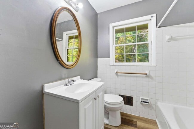 Building Photo - 1961 Valley Ridge Dr SW