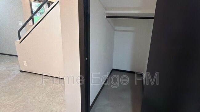 Building Photo - 1821 Ridgehaven Ct