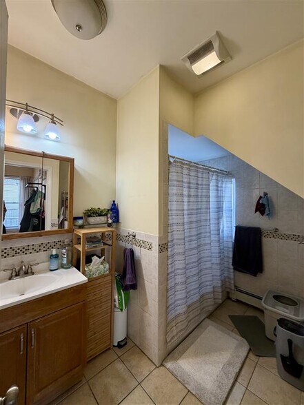 Building Photo - 55 Bonair St