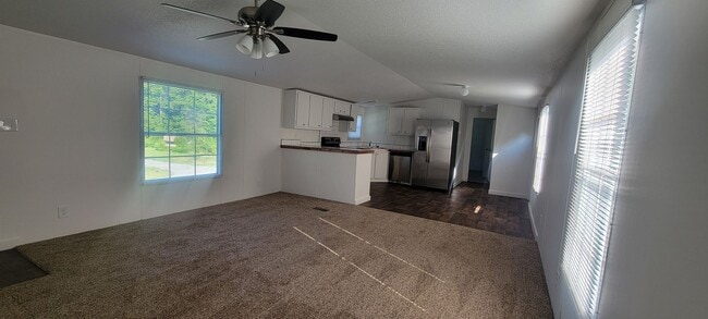 Building Photo - Ready to Move in