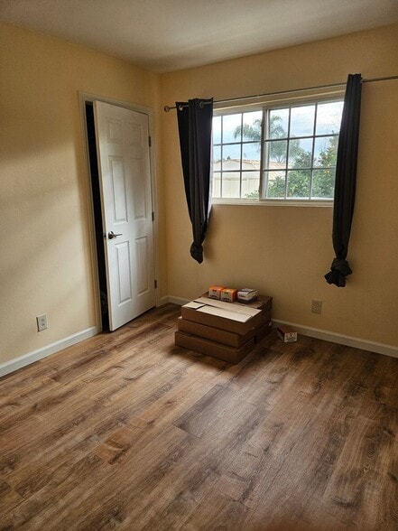Building Photo - 842 Via Bella Donna