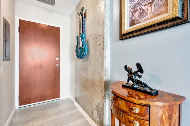 Building Photo - 300 S Australian Ave