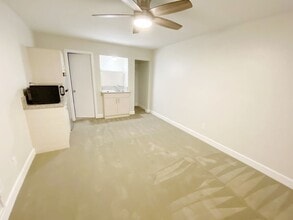 Building Photo - STUDIOS AVAILABLE IN THE HEART OF LA JOLLA! ONLY $1,700/mo!