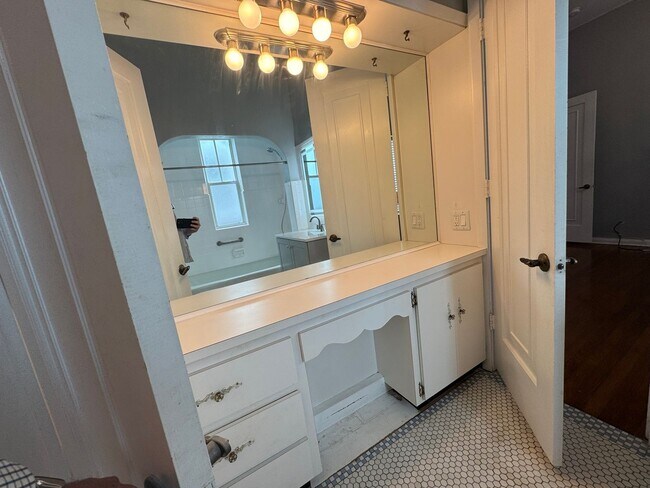 Building Photo - Davis Island Charming Home