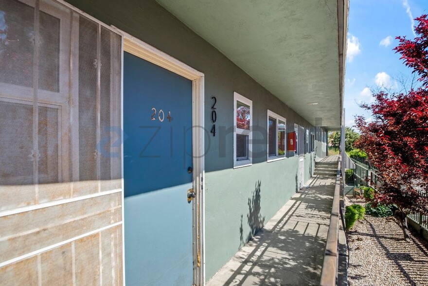 Building Photo - 24035 2nd St