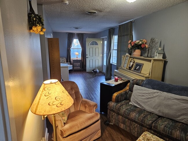 Building Photo - 1207 E County Rd 128