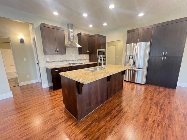 Building Photo - The perfect 2 bed/2bath with office patio home in the beautiful Hazelwood community just off Lake...