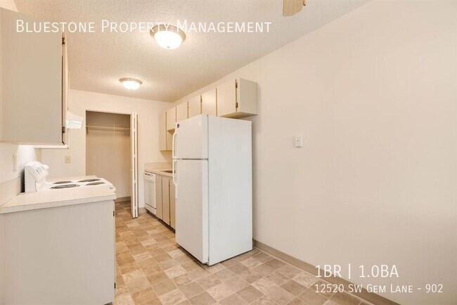 Building Photo - 12520 SW Gem Ln