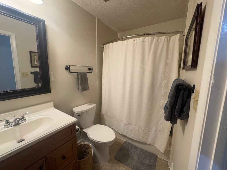 Building Photo - 620 Broad River Dr