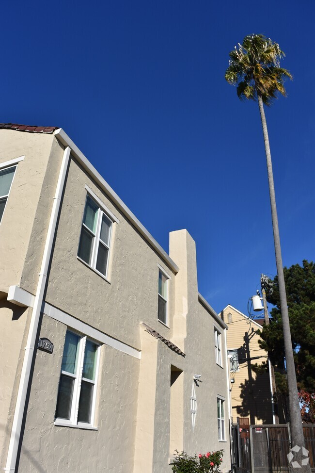 Building Photo - The Palms On Seminary