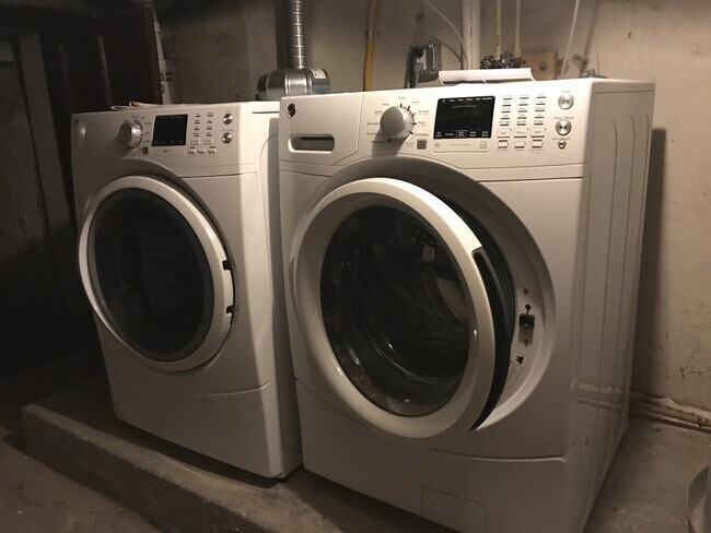 Building Photo - Charming 2 Bedroom/2.5 Bathroom Townhome in Highlandtown, MD!