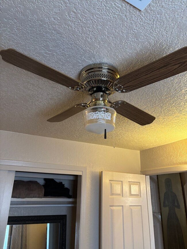 Building Photo - NEWLY REMODELED 1 BED 1 BATH
