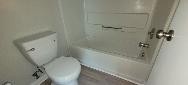 Building Photo - Clean 3 bedrooms, 2 baths, single garage w/remote control, and fenced yard!!