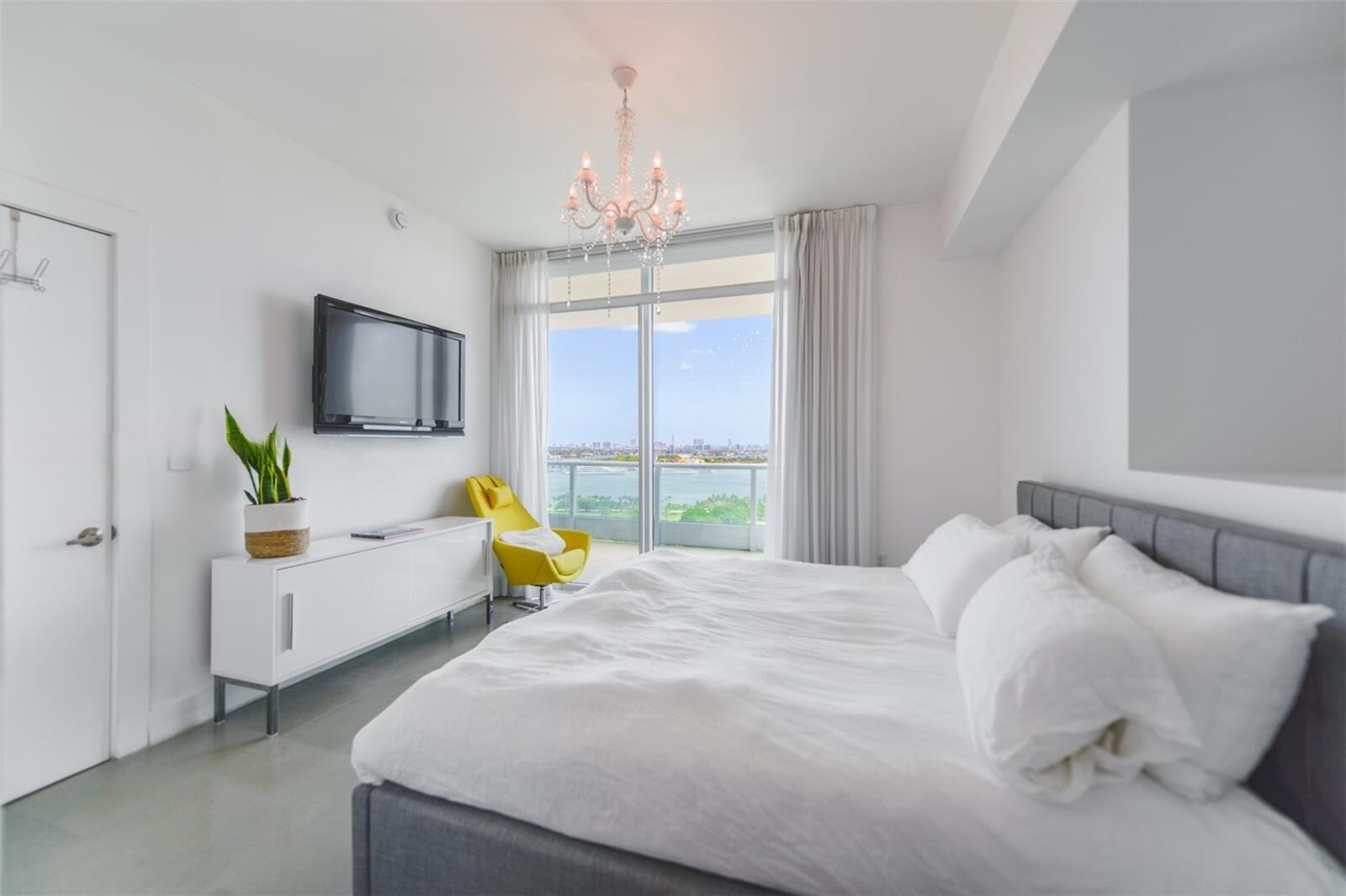 Building Photo - 900 Biscayne Blvd