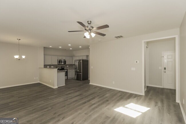 Building Photo - 128 Creekwood Tr