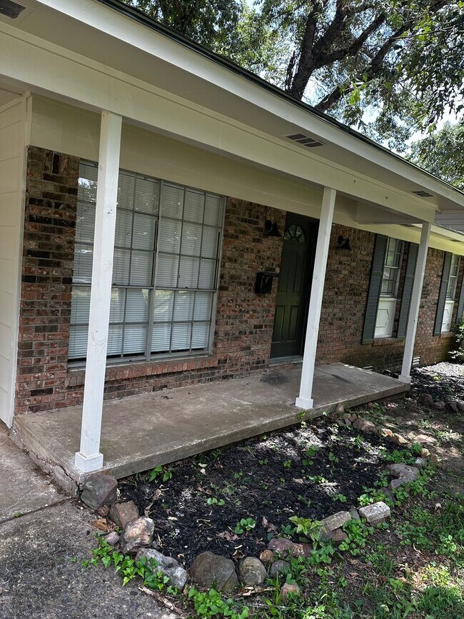 Building Photo - A Great Home in the Heart of Little Rock