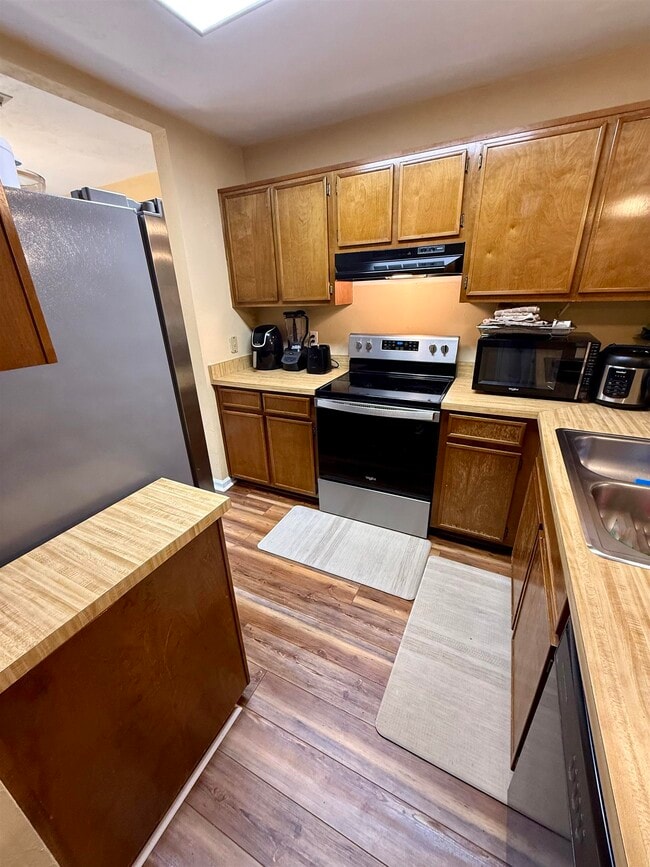 Building Photo - 424 Victory Garden Dr