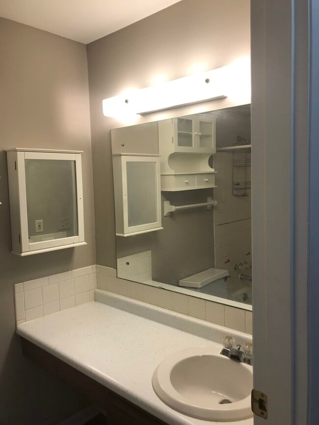 Building Photo - 5685 Coach Dr E