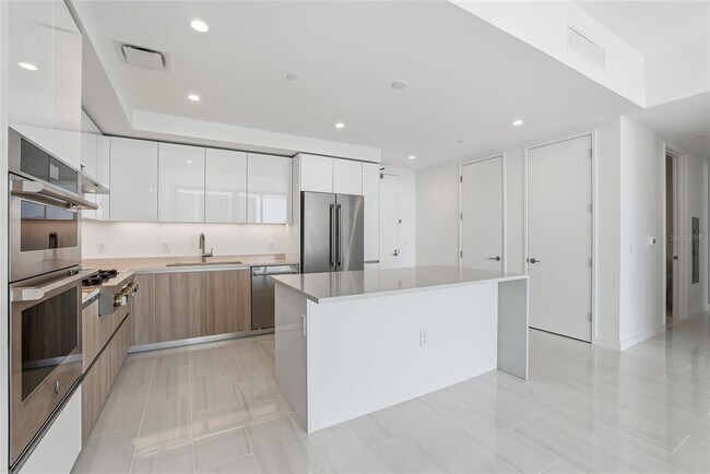 Building Photo - 400 Central Ave