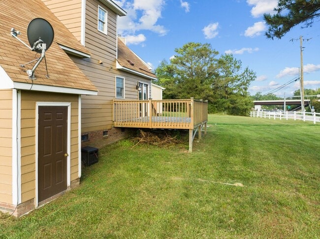 Building Photo - Welcome to your Perfect Home:  3BD, Hardwo...