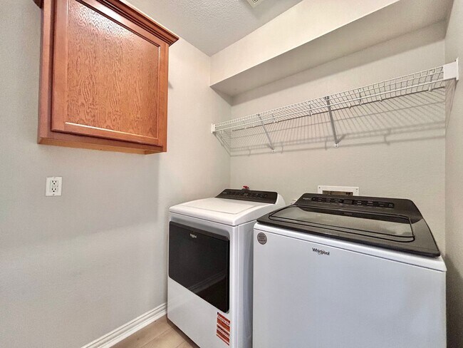 Building Photo - Move-In Ready 3/BR 2.5/BA Home with Spacious Layout & Modern Finishes