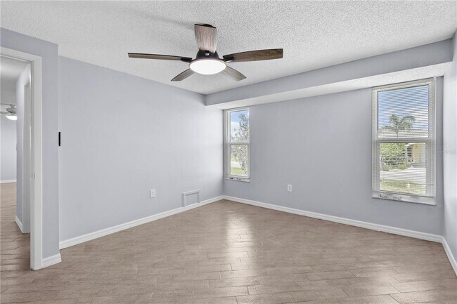 Building Photo - 4612 8th St Ct E