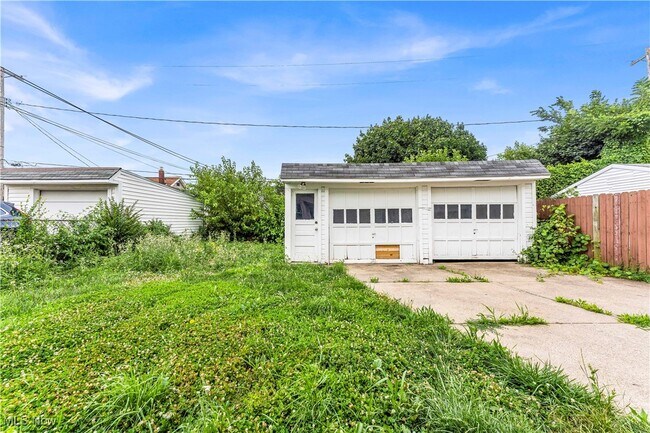 Building Photo - 3819 W 137th St