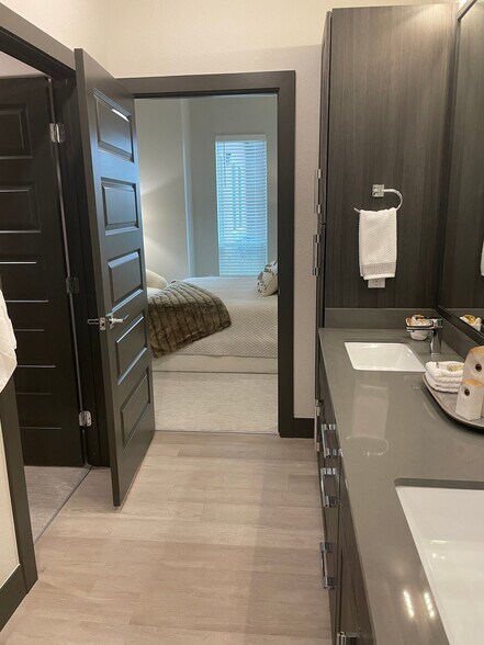 Building Photo - 2600 Wewatta Way