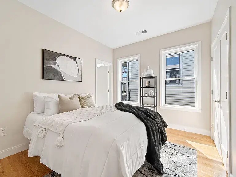 Building Photo - 4 Hecla St