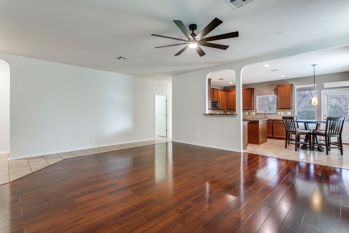 Building Photo - 705 Hightrail