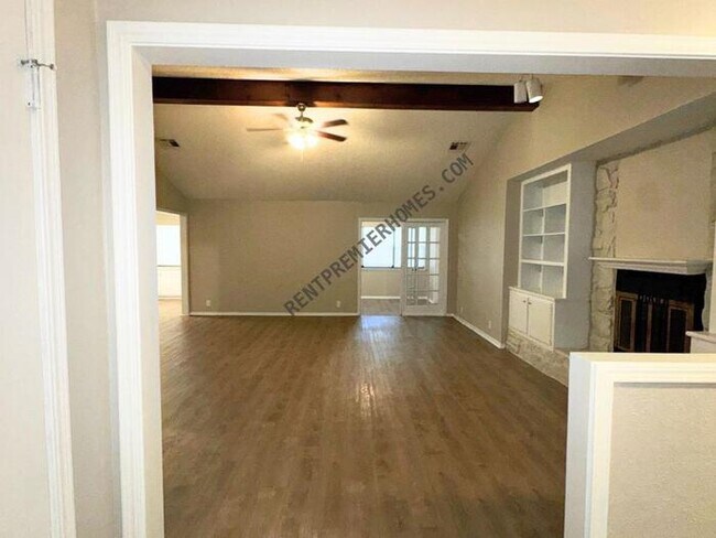 Building Photo - 200 Lochwood Cir