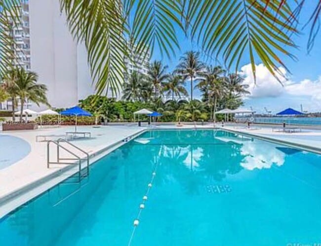 Building Photo - 1000 West Ave