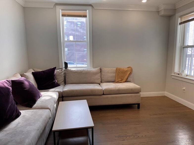 Building Photo - 93 George St