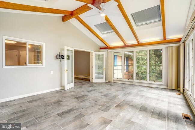 Building Photo - 9801 Orchid Cir