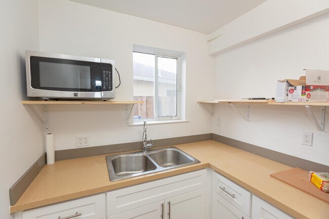 Building Photo - 331 Courtland Dr