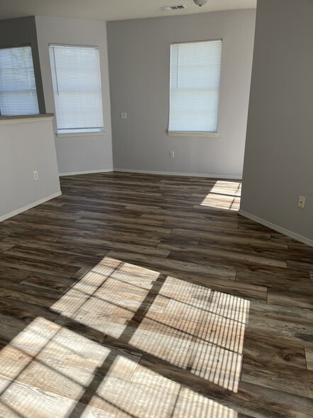 Living/Dining Room - 5692 Star Rush Dr
