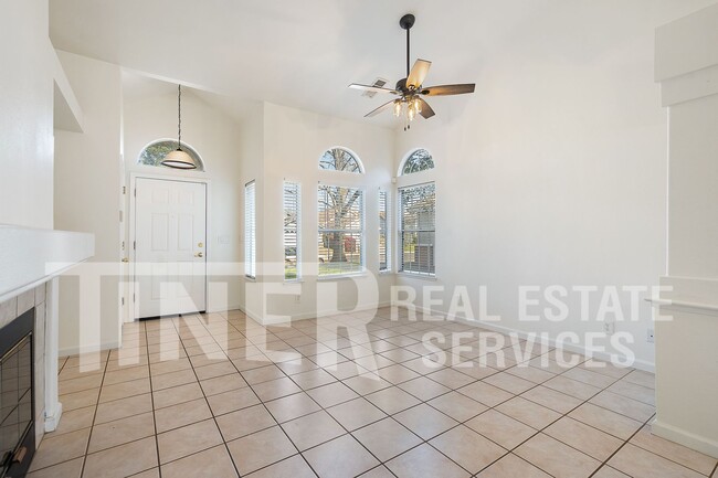 Building Photo - 2424 Julliard Cir