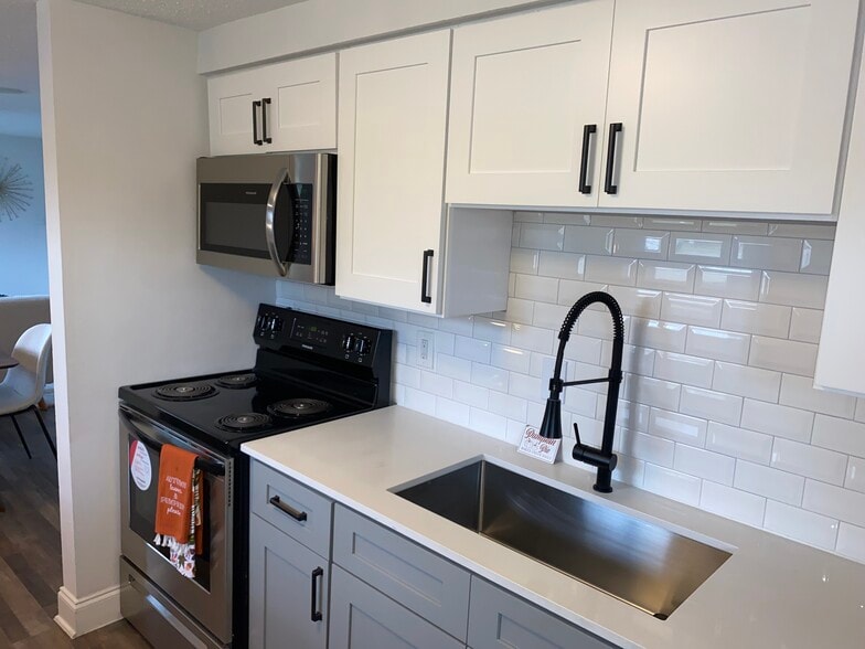 Ayla Apartments 13418 Dottie Dr Tampa FL 33617 Apartment Finder