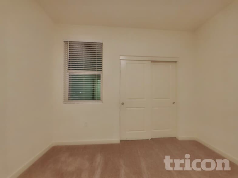 Building Photo - 2046 Delta Vw Ave