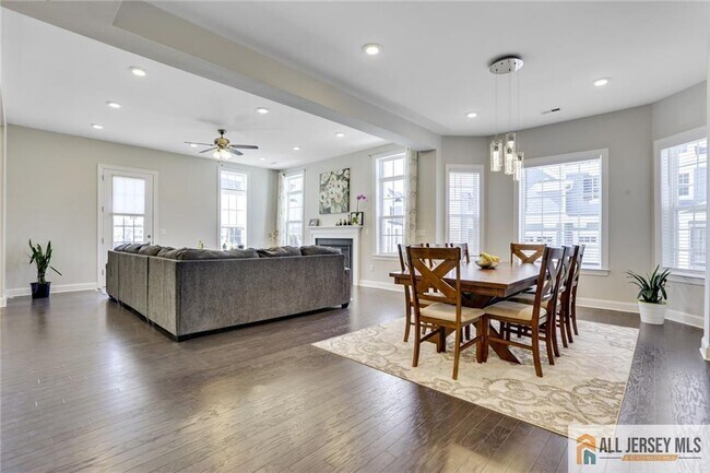 Building Photo - 1 Lafayette Wy