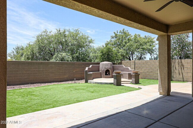Building Photo - BRAND NEW 5 BEDROOM HOME IN PHOENIX