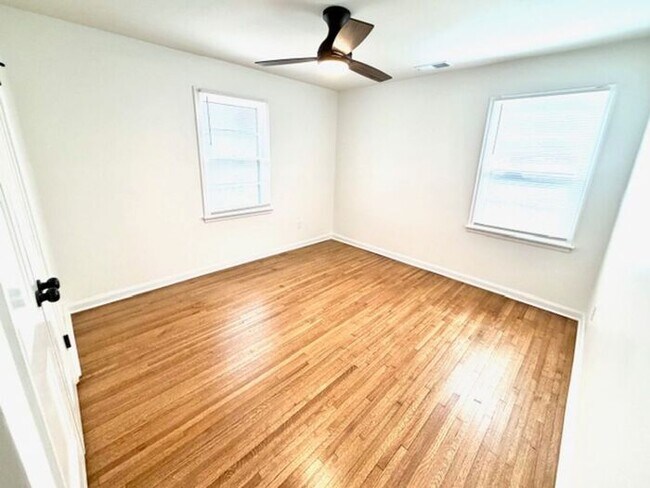 Building Photo - Now Leasing in Colonial Acres area, 3-bedroom 1 bath home.