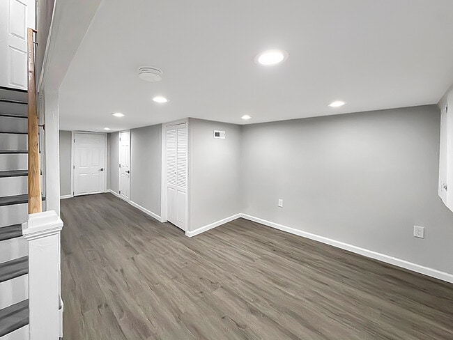 Building Photo - 4828 Beaufort Ave