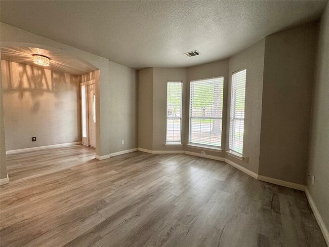 Building Photo - 2103 Aster Way