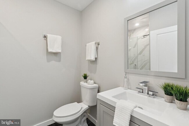 Building Photo - 100 Forrest Ave