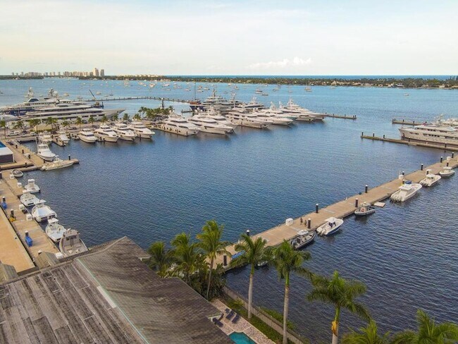 Building Photo - 3940 N Flagler Dr