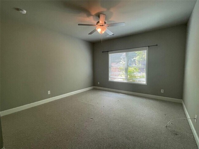 Building Photo - 3483 Lost Oak Dr NE